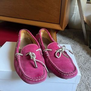 Tod’s pink loafer